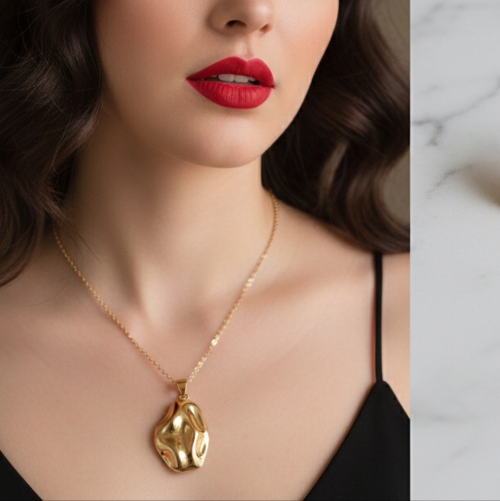 Sculpted Gold Necklace